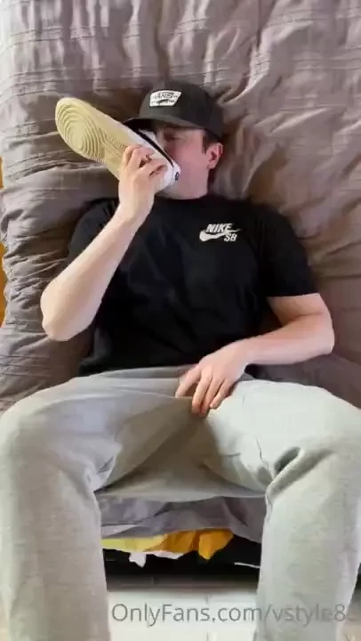 Tried to shoot my load on my own face but failed should i try again 