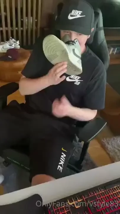 Watch me watch porn 