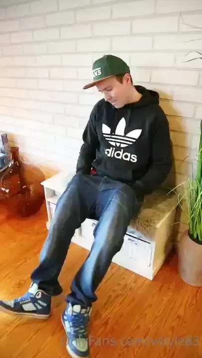 Sagging my g-star raw jeans and shooting a nice load on them 