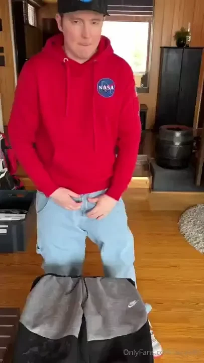 These nike tech fleece sweatpants are getting pretty stained already 