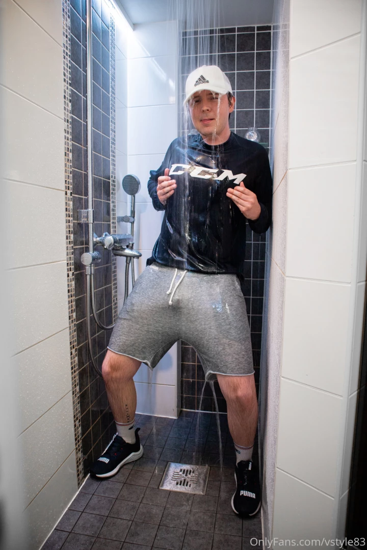 vstyle83 - Wet monday i m in my hockey training kit hitting the shower after a part 7 