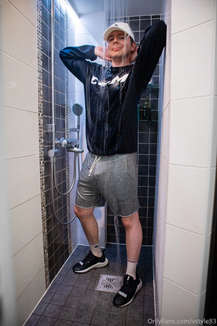 vstyle83 - Wet monday i m in my hockey training kit hitting the shower after a part 8 