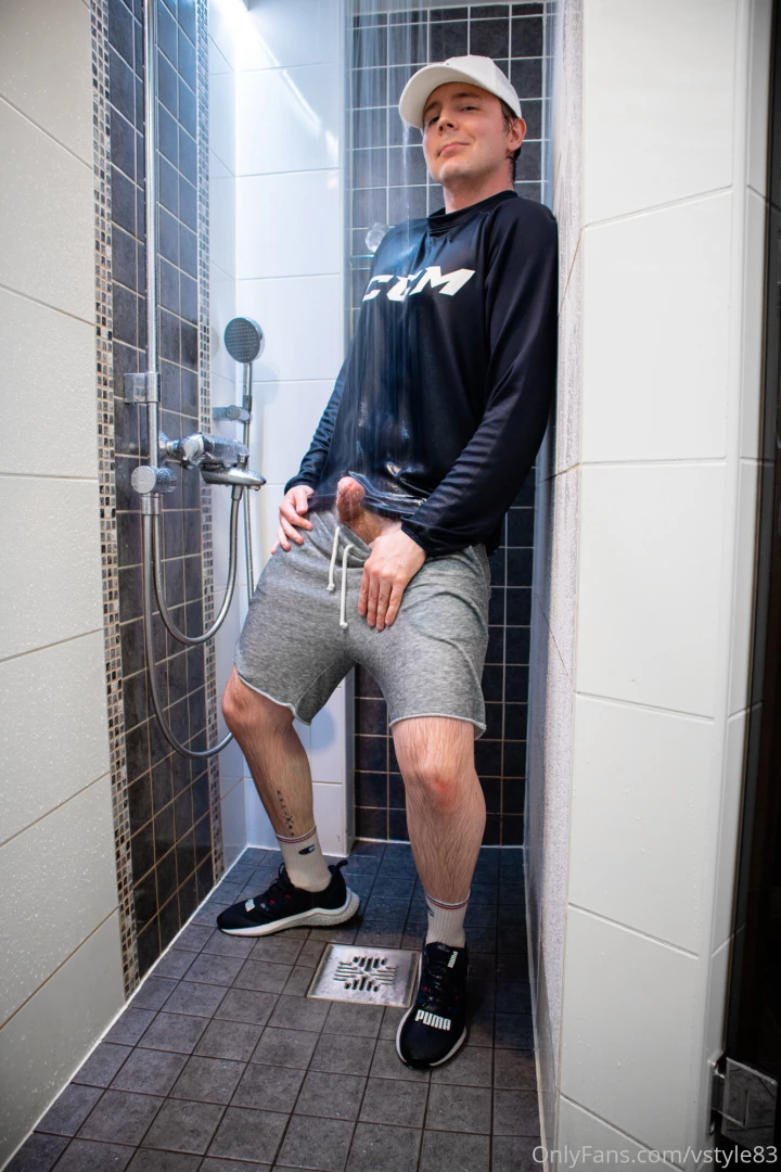 vstyle83 - Wet monday i m in my hockey training kit hitting the shower after a part 12 