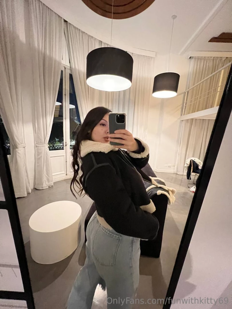 Help me discover the fun in this place babe 