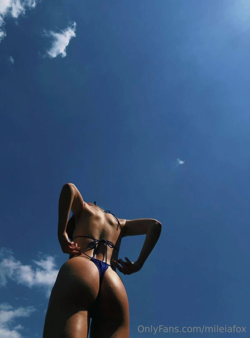 Your_princess_daddy hello daddy i am a very slutty university student 