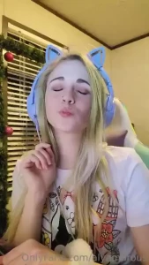 Hope everyone is having a great saturday https linktr ee alyamorous