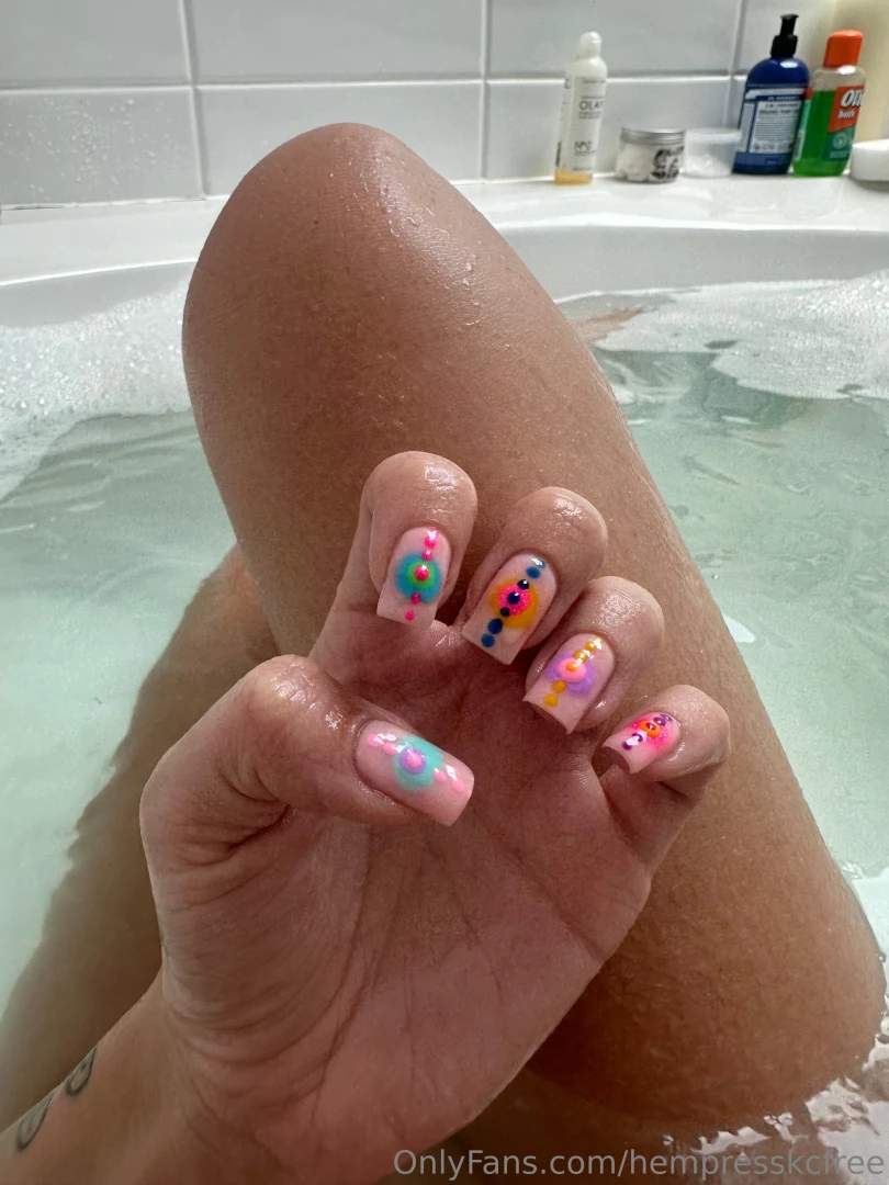 Hi hi hi got my nails done and been sooooo busy with house things hope 