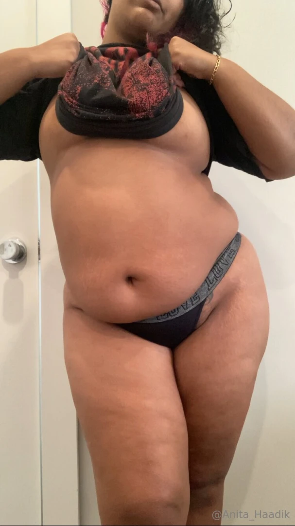 Underboobs always make the day a little better 