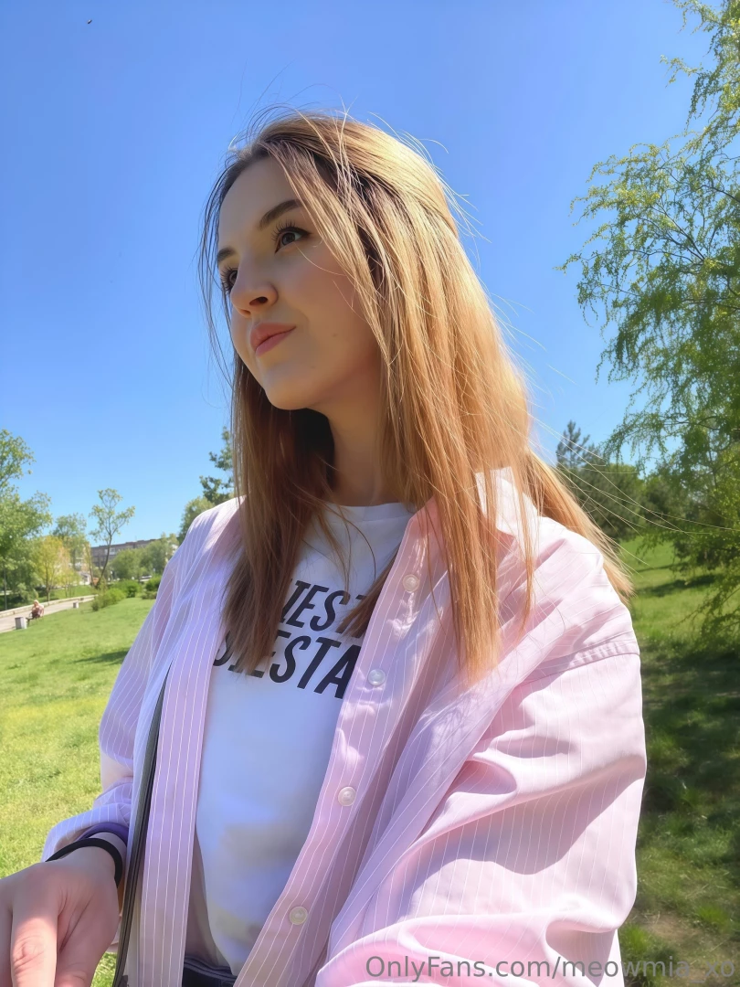 Was cleaning my phone and found an old picture i miss summer so much 