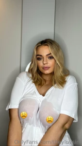 Oops i dropped the water swipe to see the mess part 1