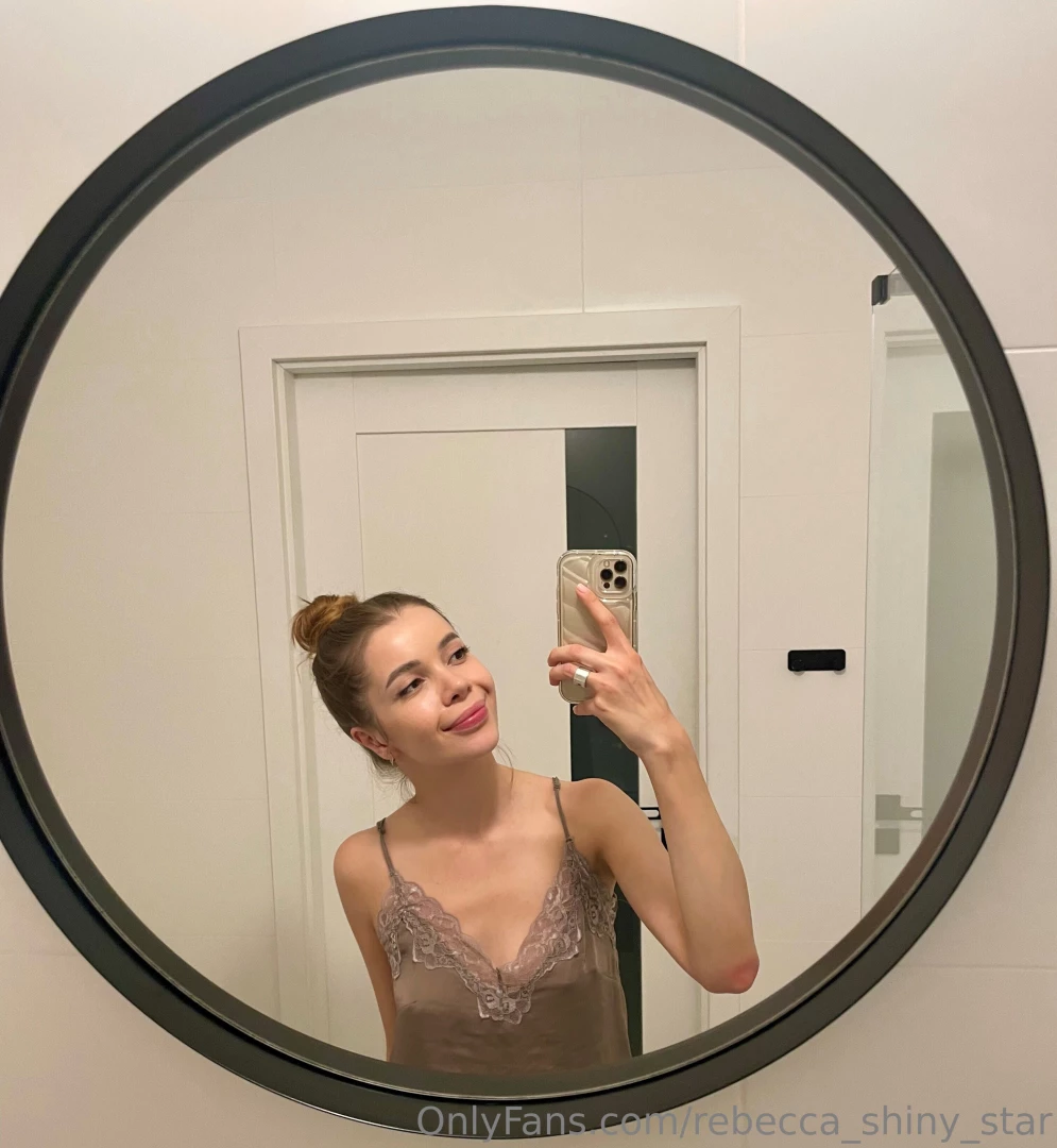 Who s still up dm me now 