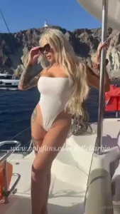 Santorini treated me well like this post ig you would fuck me in this