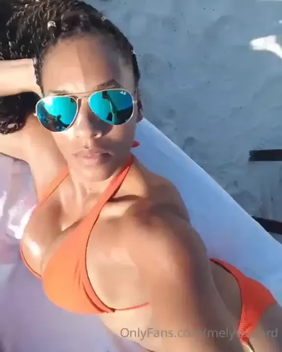 Shoot your shot over in my dms daddy 