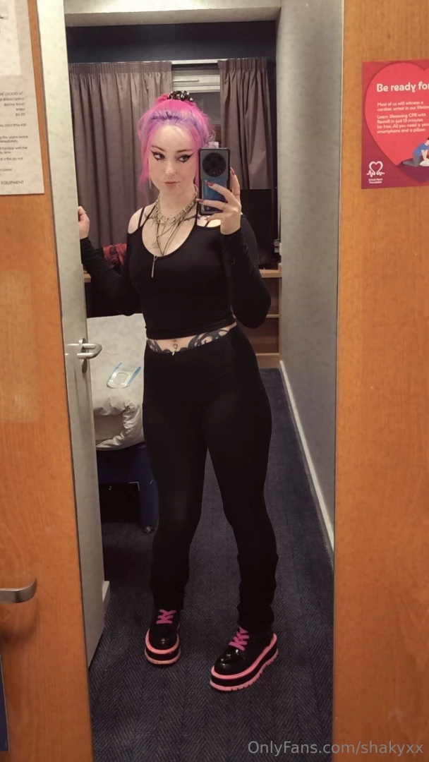 Some mirror selfies i took while in bristol last week they re kinda part 1 