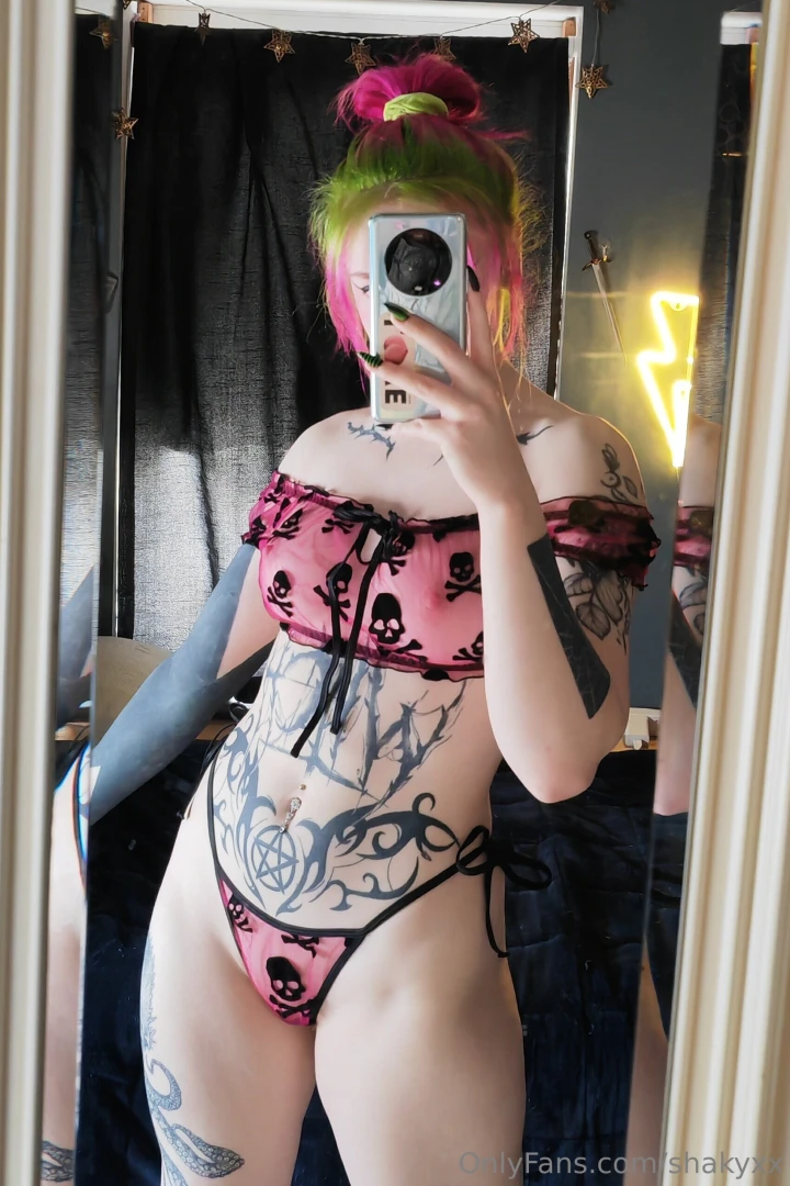 Of course i gotta throw in some mirror selfies otherwise the set part 4 