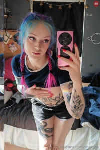 Sum lazy day pics 3 got around to redoing my nails again decided to do part 2