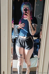 Sum lazy day pics 3 got around to redoing my nails again decided to do part 3