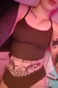 Way too hot to take any good pics today just been hanging out wearing part 2