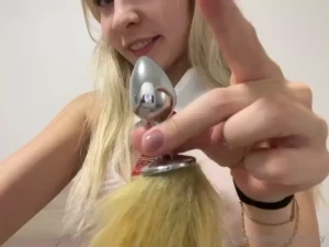 Now instead of my hair you will hold my cute ponytail