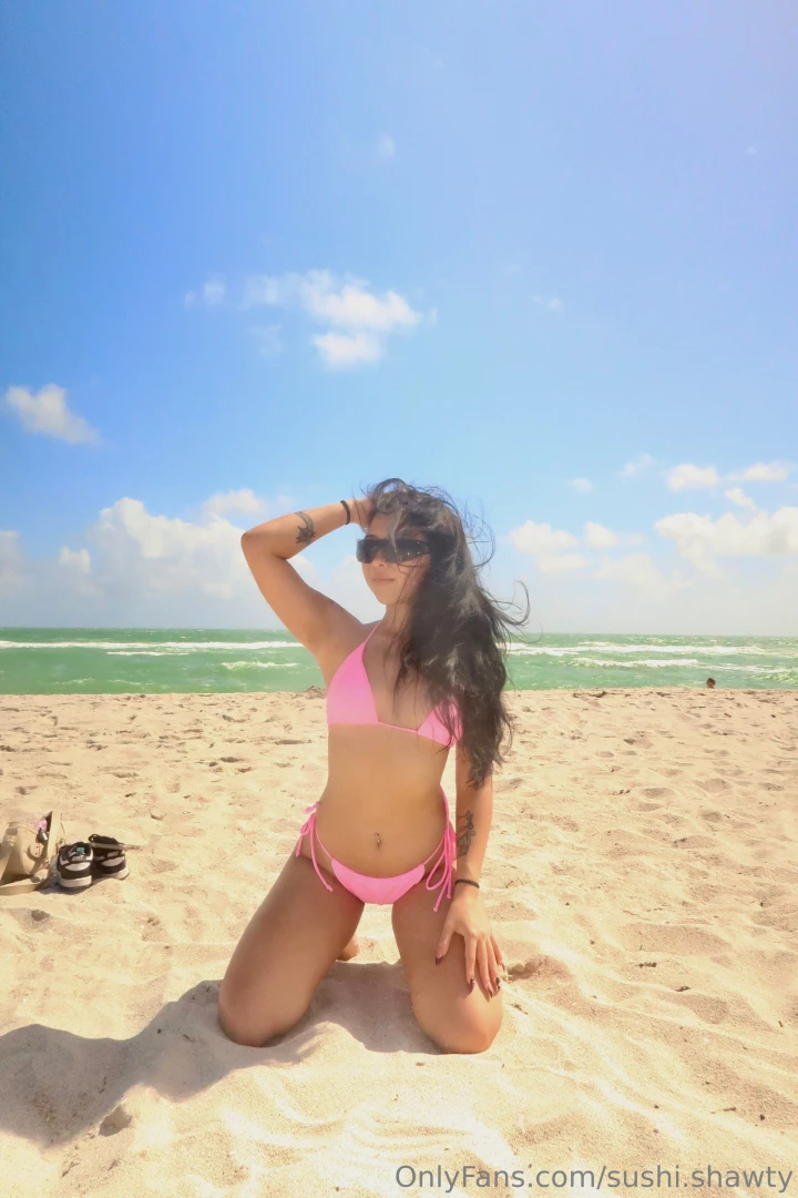 Do i look sexy in this bikini lmk your thoughts in dm part 2 