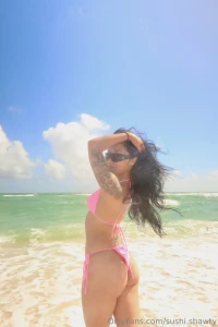 Catch me glowing in pink under the sun lt 3