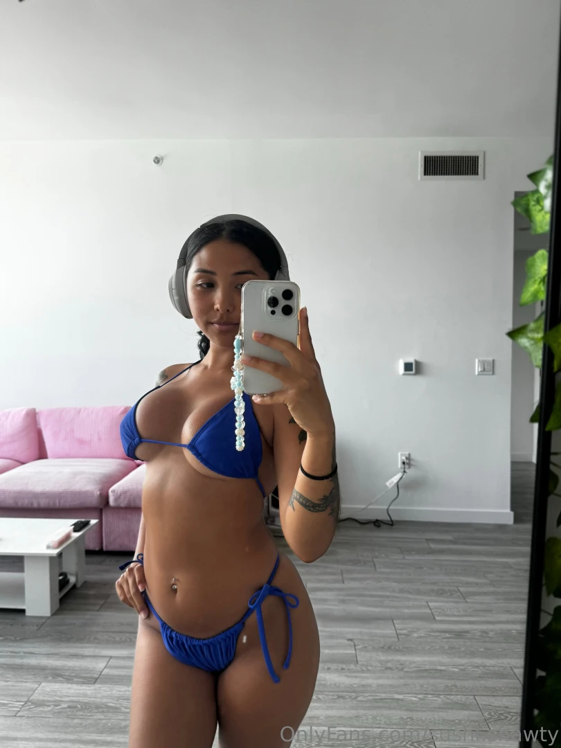 Yes i m cute no i m not behaving 