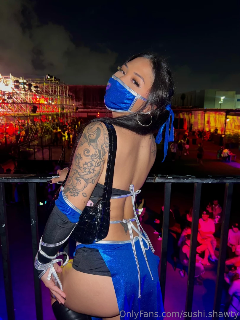 Who wants more cosplay content 