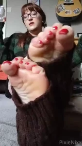 Sit back and relax while i tease you with my oily feet and cute leg