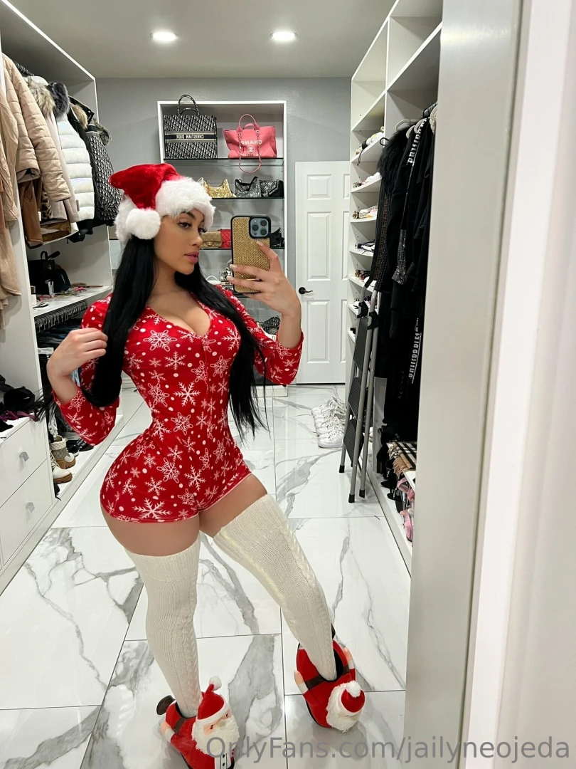 Happy holidays dm me for a gift 