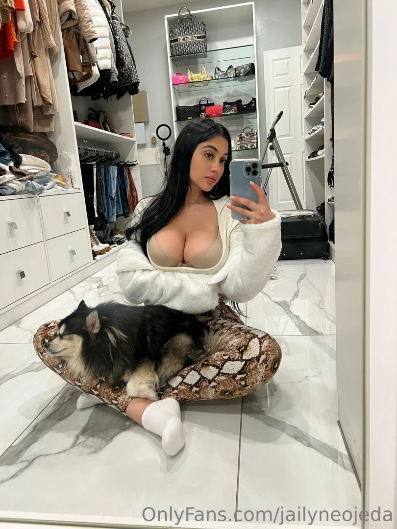 Two of my favorite things chillin with my bby amp taking pics for you 