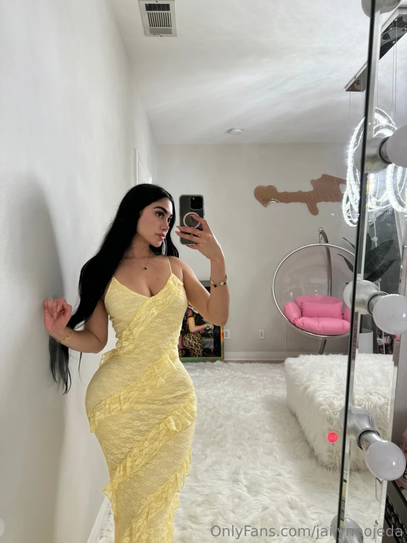 Felt pretty now i wanna get naughty dm me 