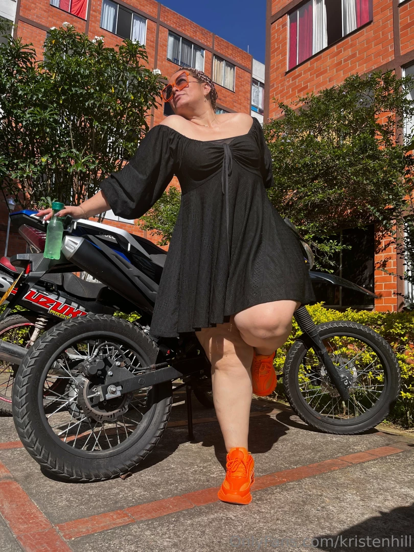 Let s have a trip i will drive tip 10 for a custom pic for you as you 