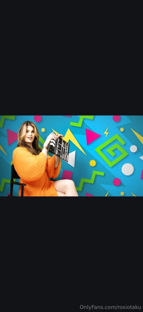 Pov it s roxi s world and you re just drawn in it 