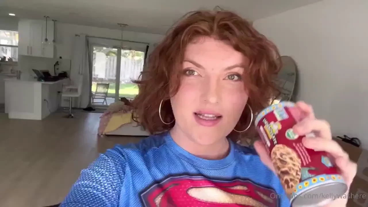 Glazing cinnamon rolls with my cum 