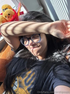 I have a whole ass youtube video to edit and i m just sitting here in