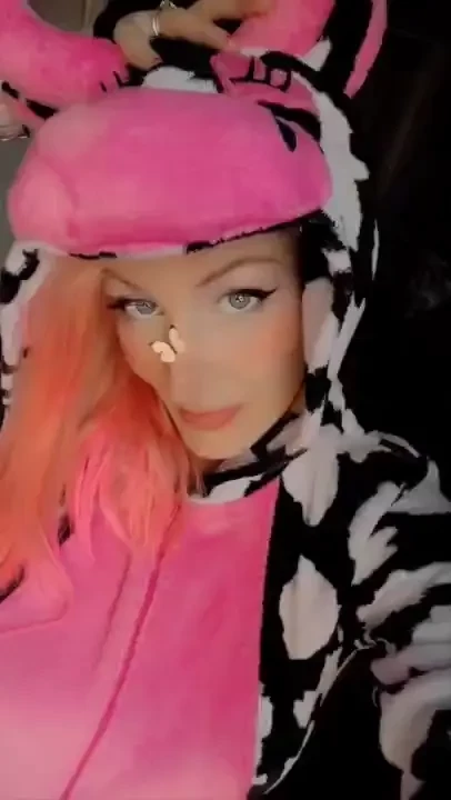 Strawberry blonde cow or would it be strawberry banana 