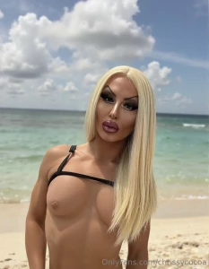 Beautiful af here in south florida scoping out the hot daddies rn