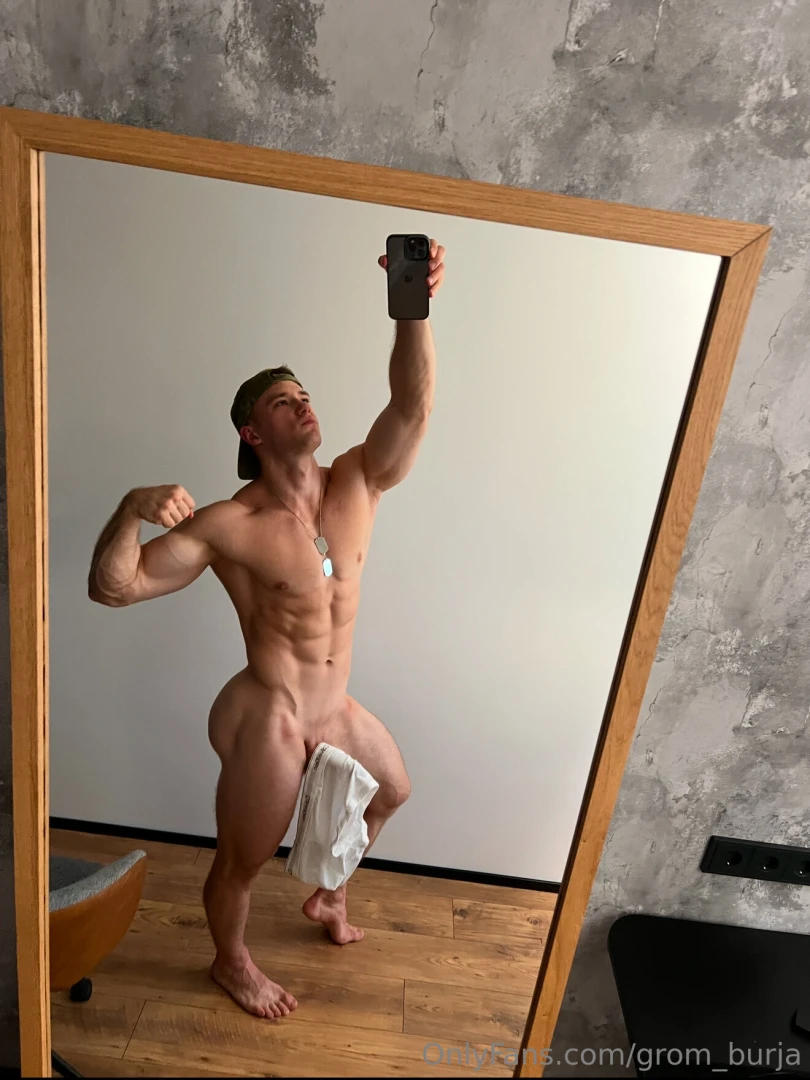 Muscle hunk with huge ass 