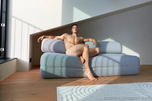 Big stud with big thighs more content and sex tapes are on my vip page