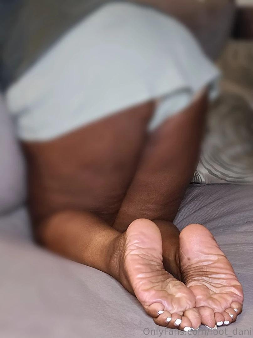 I decided to take some sole pics this morning in my pjs part 4 