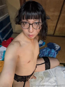 Merry christmas it s fun to spread your anus in an erotic costume the part 1