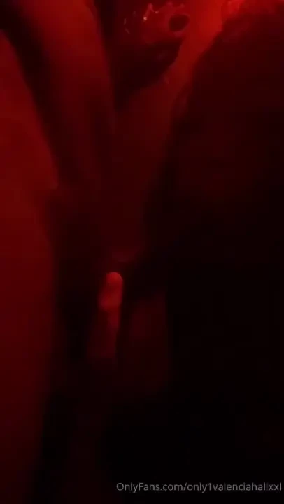 Sucking dik in the club while his girlfriend is banging at the door 