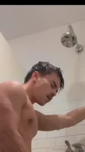 Quick one in the hostel shower i m staying at couldn t help myself