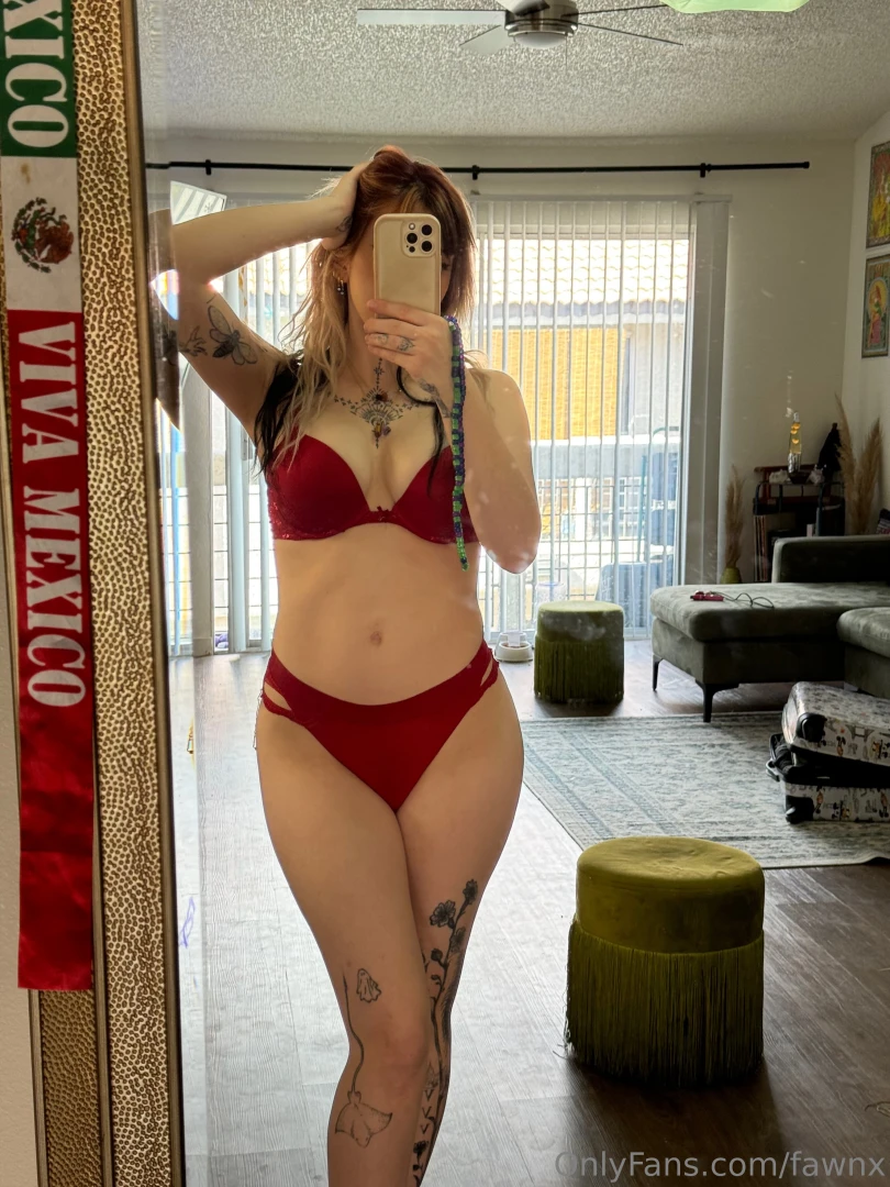 This bikini s barely holding should i test it on cam 