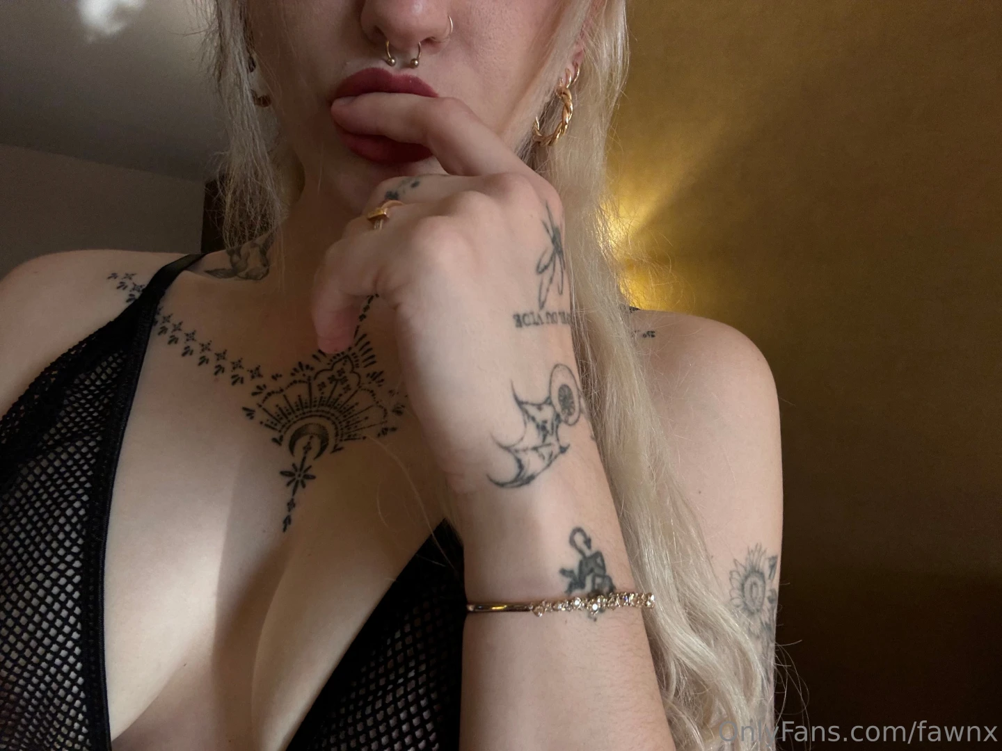 These pretty things been waitin for the right touch think your hands 