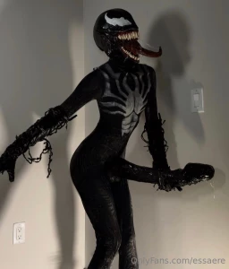 Swipe to see the 19 inch venom inspired penis cosplay i made for no