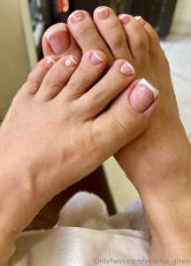 My new pedicure first 2025 french pedicure do you like it guys