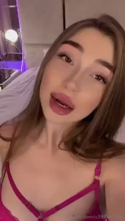 Seductive video for my playful subscribers watch as i lick my lips 