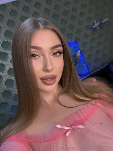 Hello my sweeties i m in a pink mood today and it s not just the color