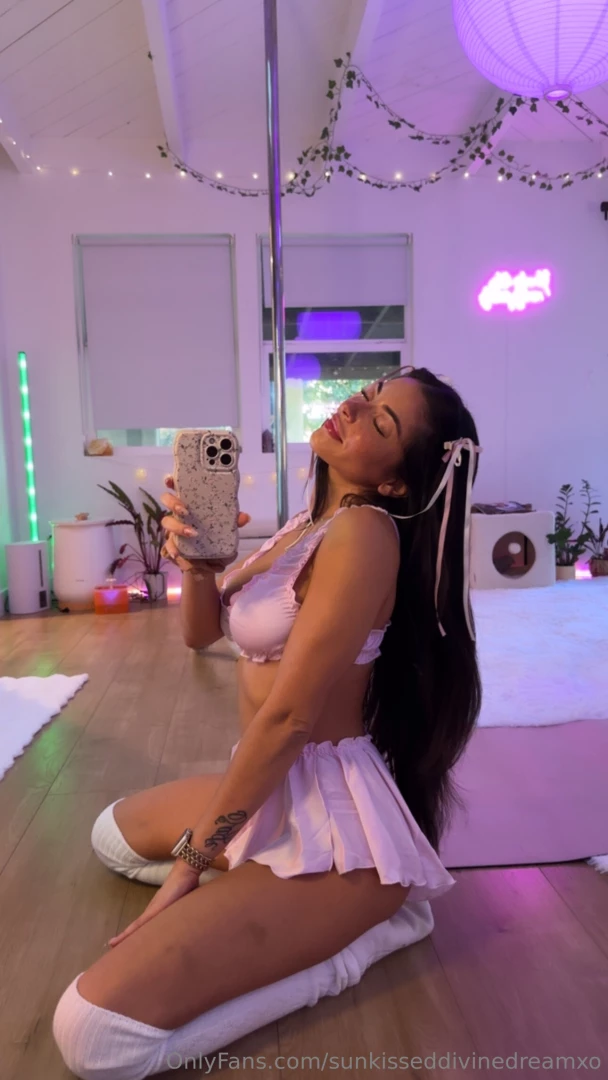 Feeling cute might just stay like this all day 